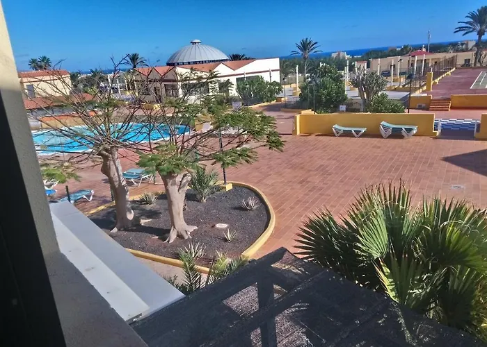 Oasis By The Pool Apartment *
